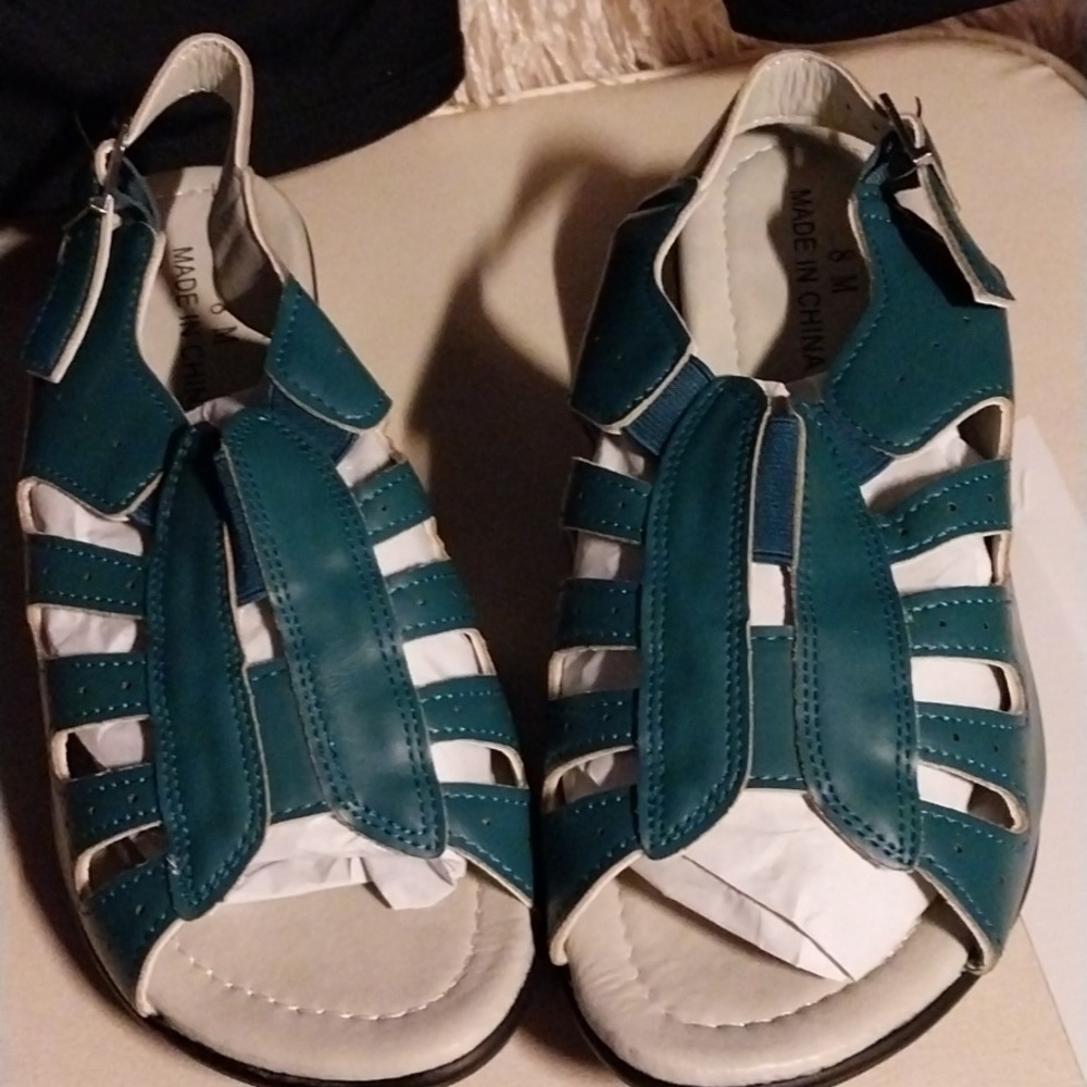 ALLISON WOMEN TEAL SANDAL NWT SIZE 8M